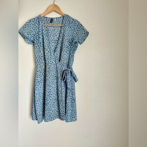 Light Blue Floral Wrap Tie Mini Dress - Size Small/6